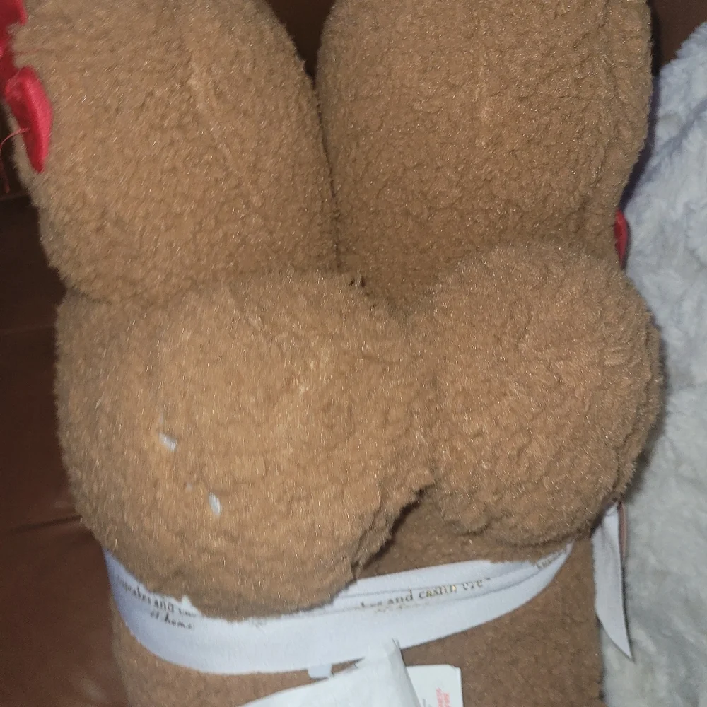 Cupakes and Cashmere couple Gingerbread Pillows